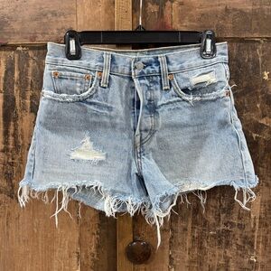 LEVIS DISTRESSED LIGHT DENIM WOMENS JEAN SHORTS 25